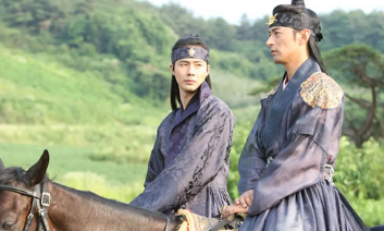 电影《霜花店》解说文案