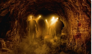 电影《黑暗深处》解说文案