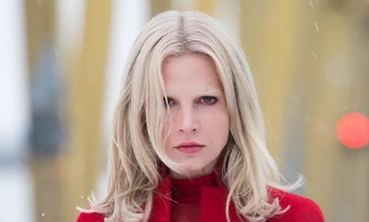 电影《蜘蛛网中的女孩》解说文案