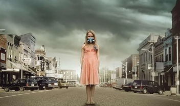 电影《逃出狂人镇》解说文案