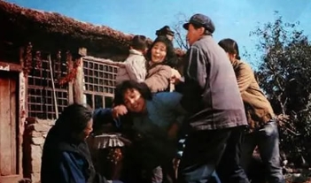 电影《甘泉村的风波》解说文案